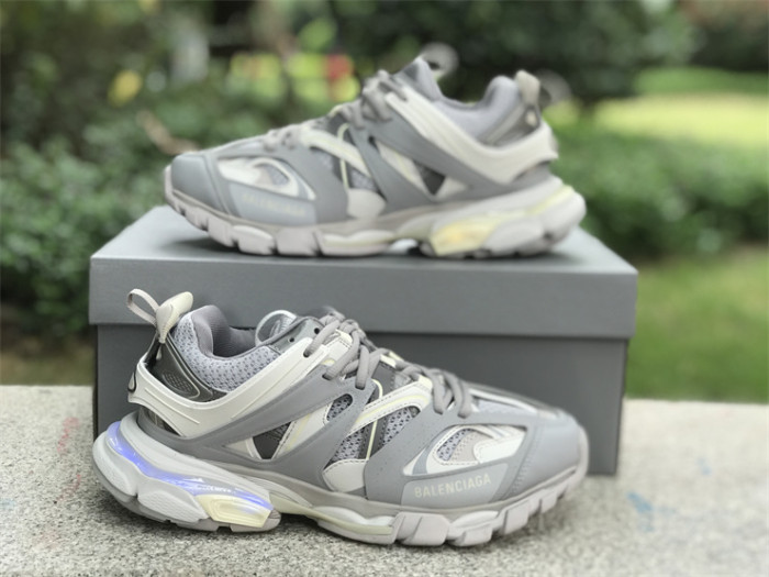 B 17FW Tripe-S High End Sneaker-386