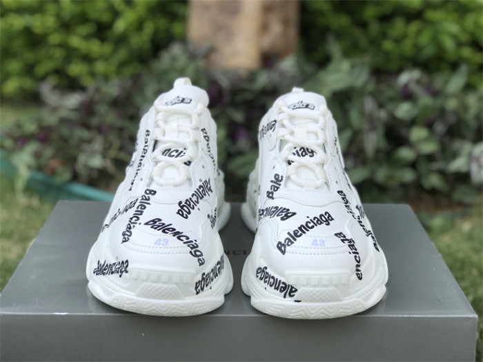 B 17FW Tripe-S High End Sneaker-330