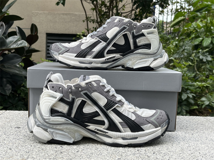 B 17FW Tripe-S High End Sneaker-427