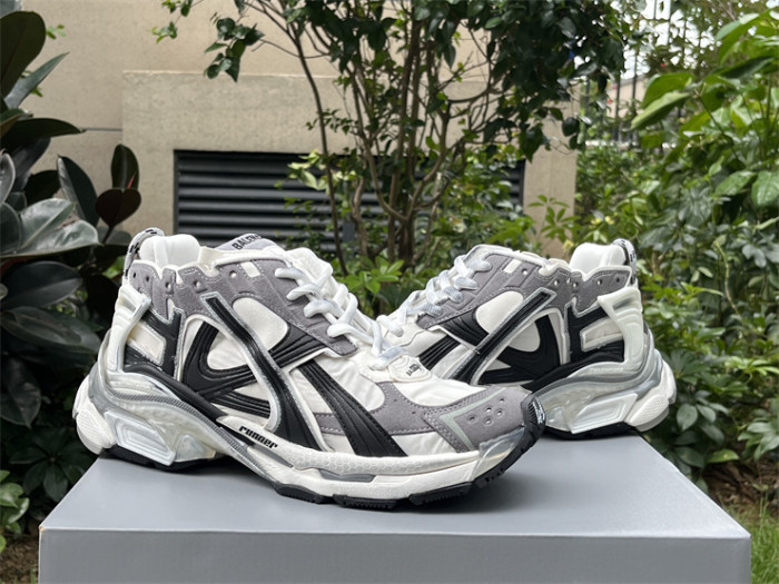 B 17FW Tripe-S High End Sneaker-427