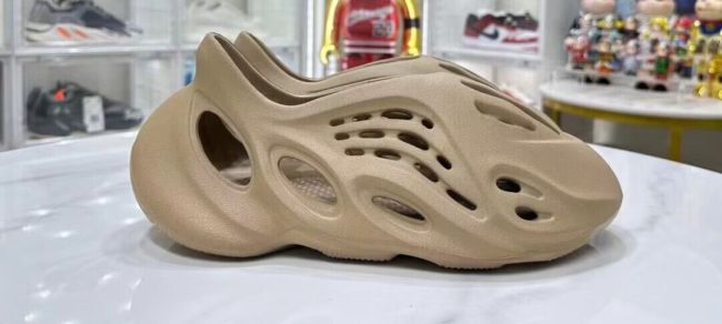 Authentic Yeezy Foam Runner “Clay Taupe” GV6842