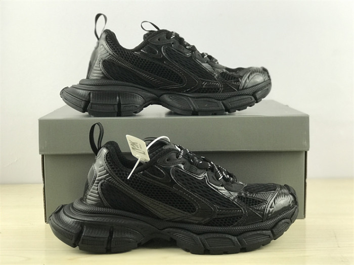 B 17FW Tripe-S High End Sneaker-352