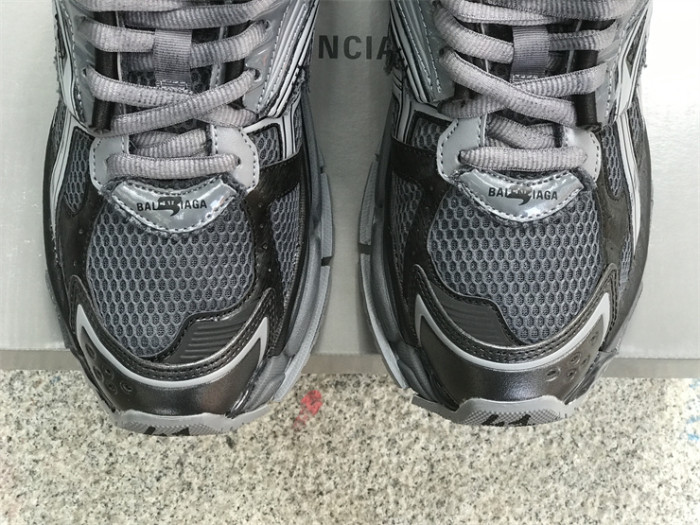 B 17FW Tripe-S High End Sneaker-389