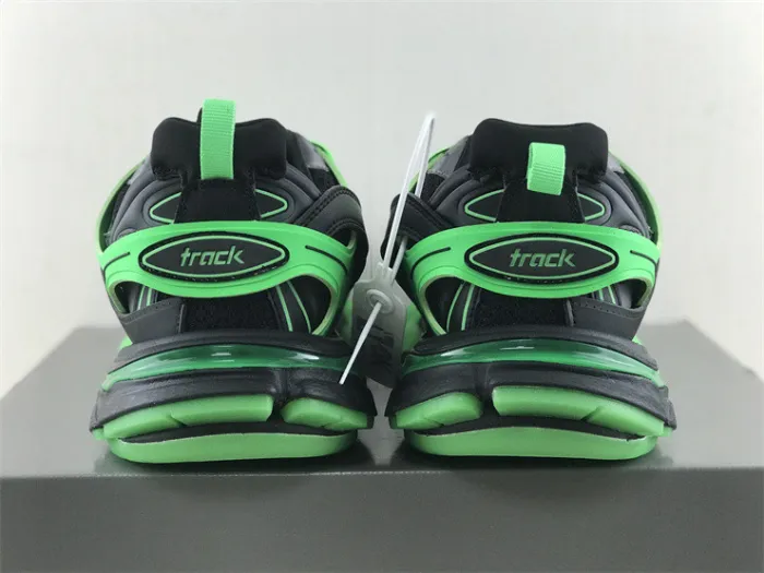 B 17FW Tripe-S High End Sneaker-321