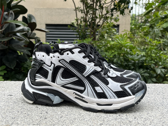 B 17FW Tripe-S High End Sneaker-430