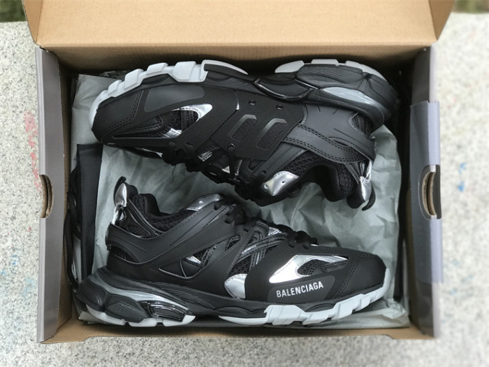 B 17FW Tripe-S High End Sneaker-395