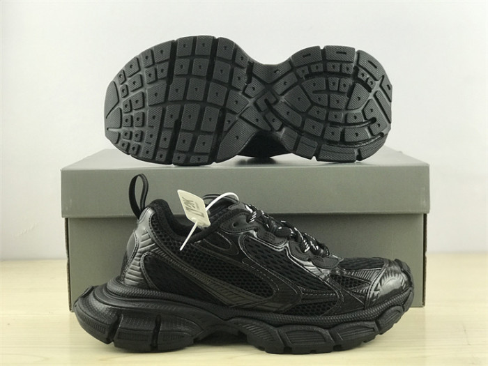 B 17FW Tripe-S High End Sneaker-352