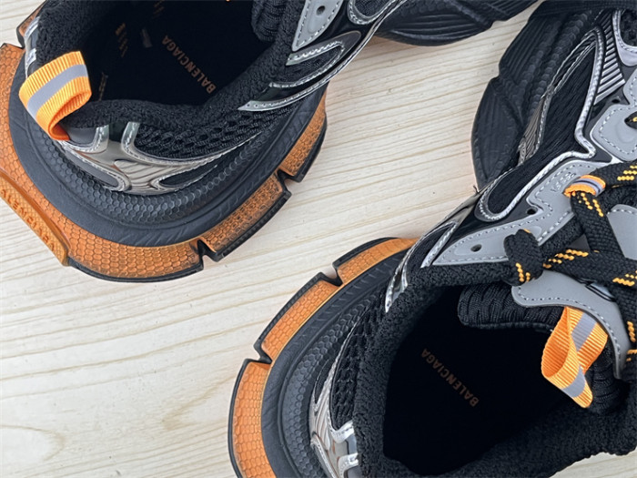 B 17FW Tripe-S High End Sneaker-413