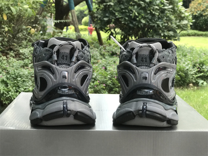 B 17FW Tripe-S High End Sneaker-389