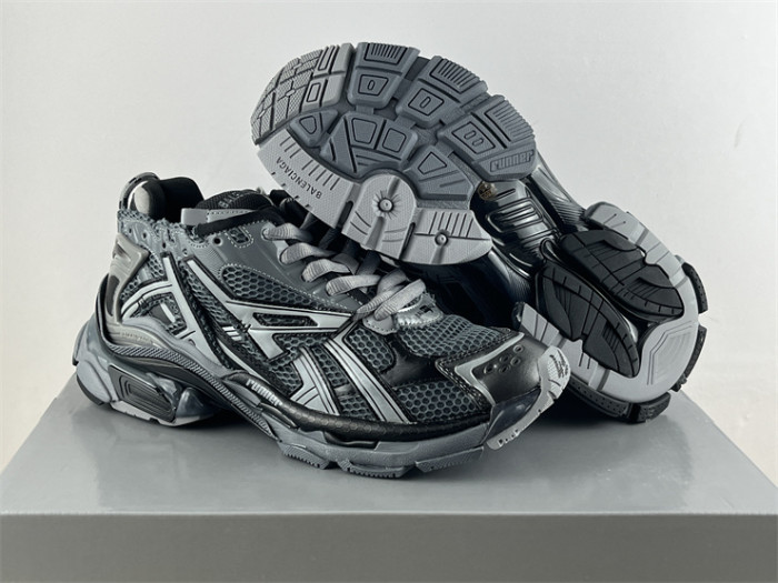 B 17FW Tripe-S High End Sneaker-440