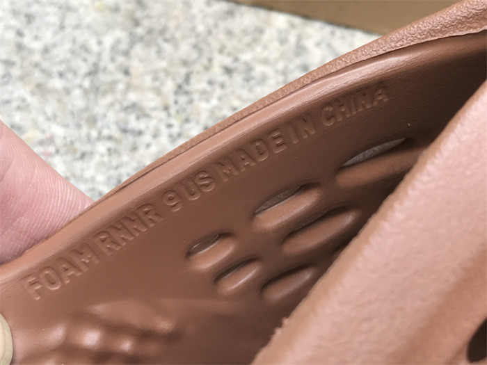 Authentic Yeezy Foam Runner “Flax”