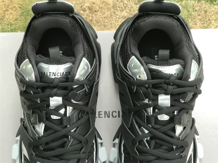 B 17FW Tripe-S High End Sneaker-395