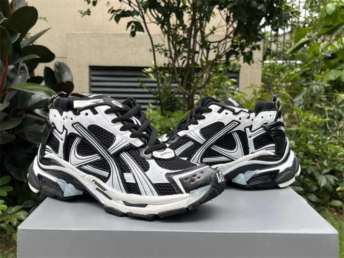 B 17FW Tripe-S High End Sneaker-430