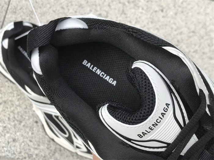 B 17FW Tripe-S High End Sneaker-343