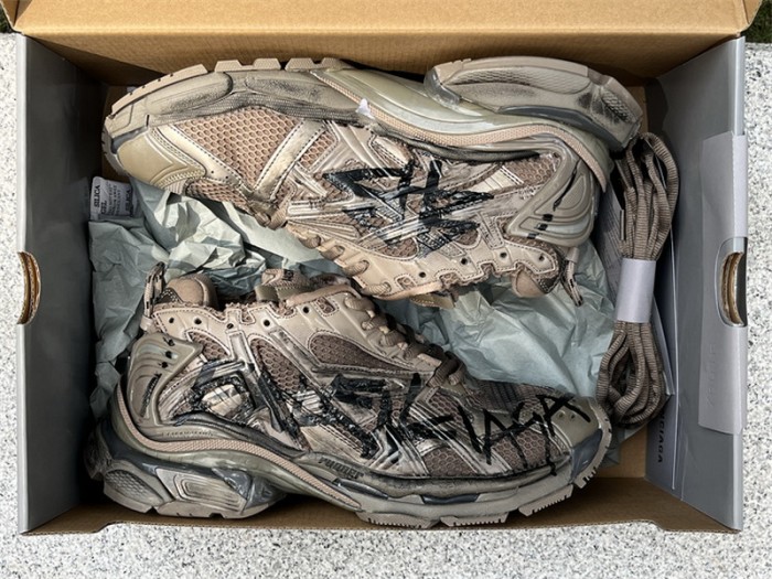 B 17FW Tripe-S High End Sneaker-431