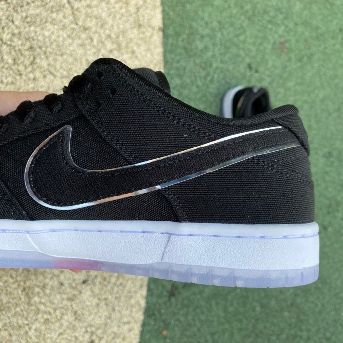 Authentic Eminem x Carhartt x Nike SB Dunk Low