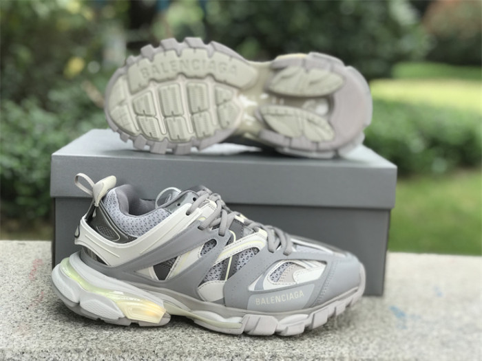 B 17FW Tripe-S High End Sneaker-386