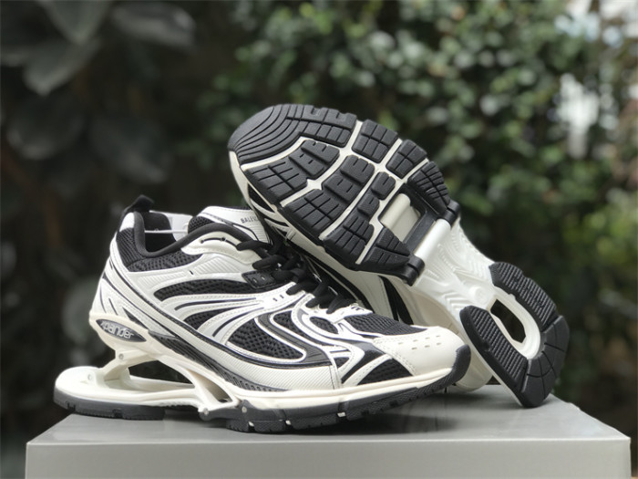 B 17FW Tripe-S High End Sneaker-343