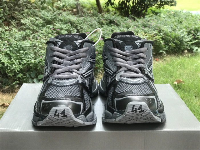 B 17FW Tripe-S High End Sneaker-389