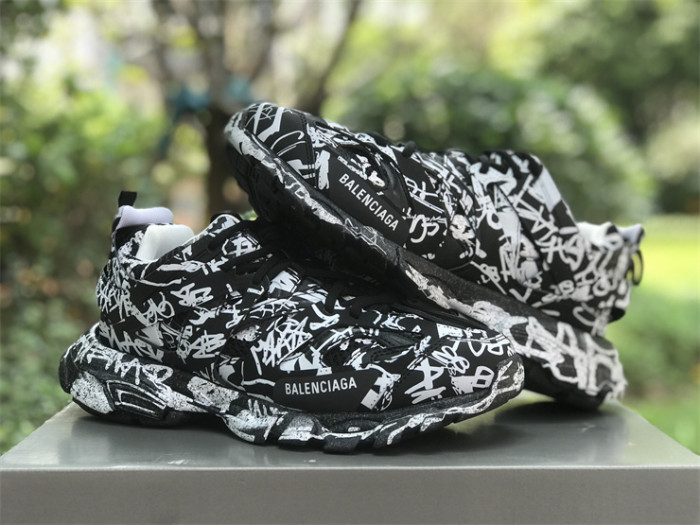 B 17FW Tripe-S High End Sneaker-379