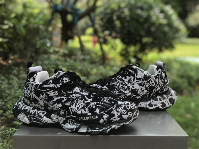 B 17FW Tripe-S High End Sneaker-379