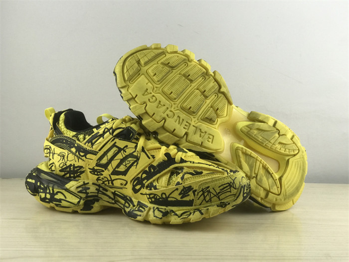 B 17FW Tripe-S High End Sneaker-406