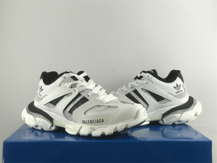 B 17FW Tripe-S High End Sneaker-404