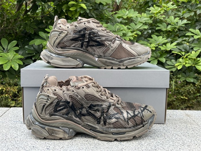 B 17FW Tripe-S High End Sneaker-431