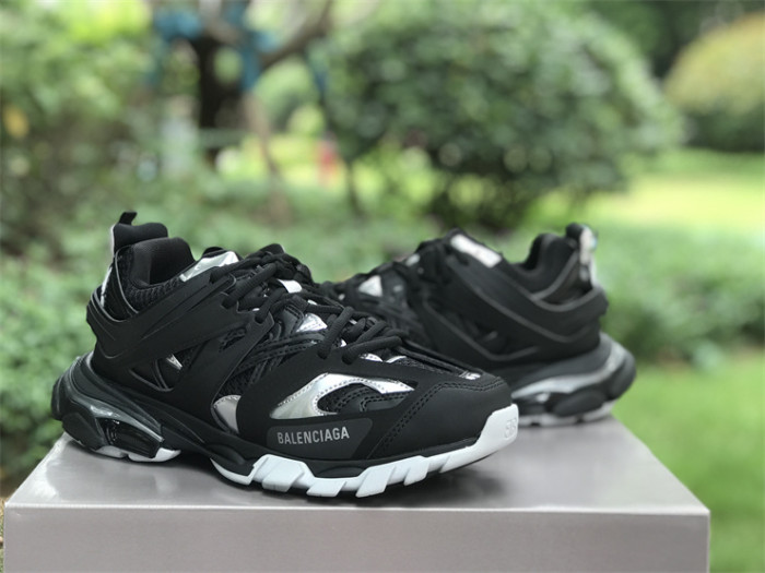 B 17FW Tripe-S High End Sneaker-395