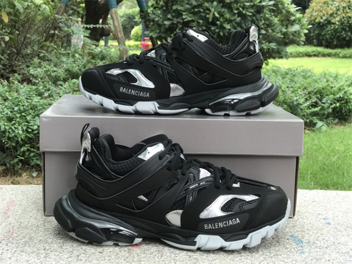 B 17FW Tripe-S High End Sneaker-395