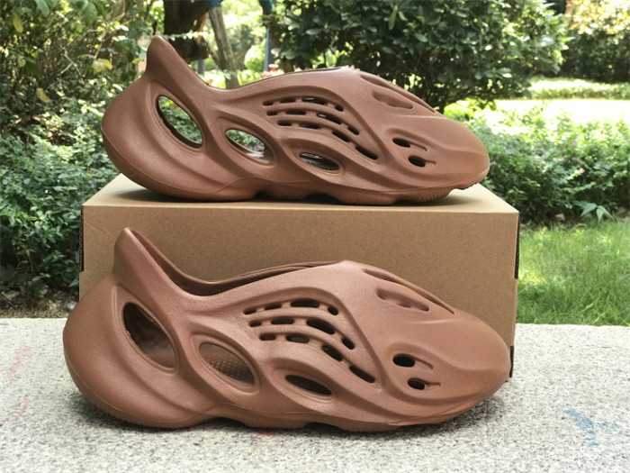 Authentic Yeezy Foam Runner “Flax”