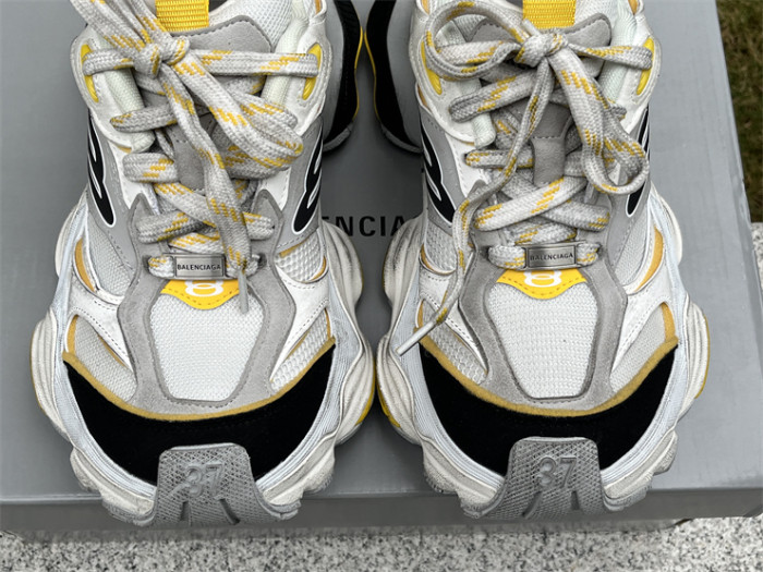 B 17FW Tripe-S High End Sneaker-444