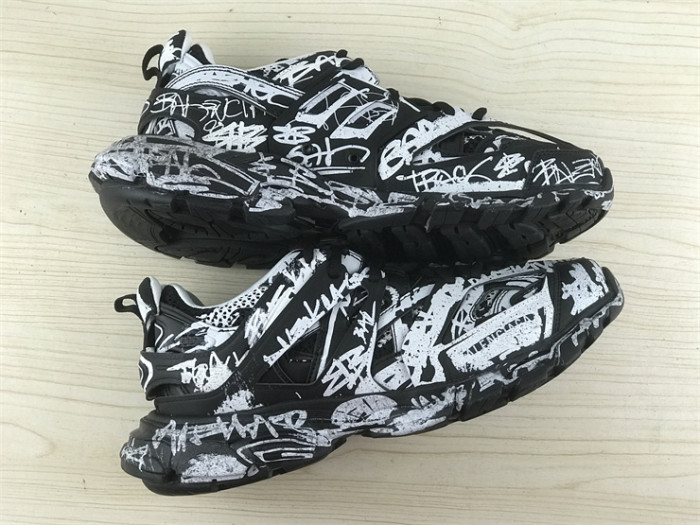 B 17FW Tripe-S High End Sneaker-405