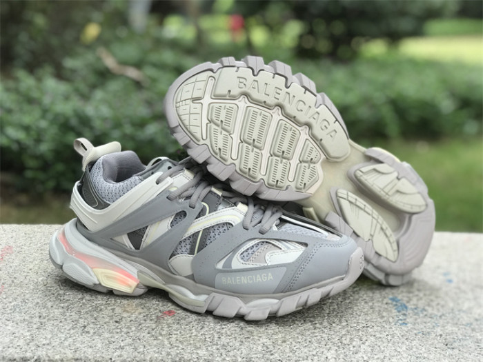 B 17FW Tripe-S High End Sneaker-386