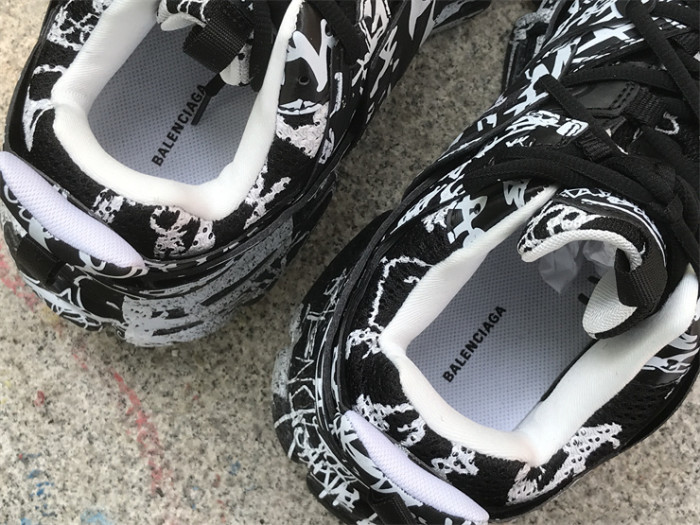 B 17FW Tripe-S High End Sneaker-379