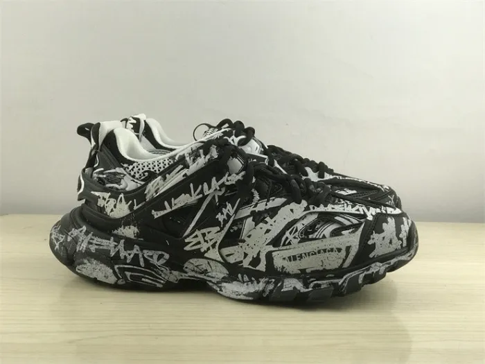 B 17FW Tripe-S High End Sneaker-405