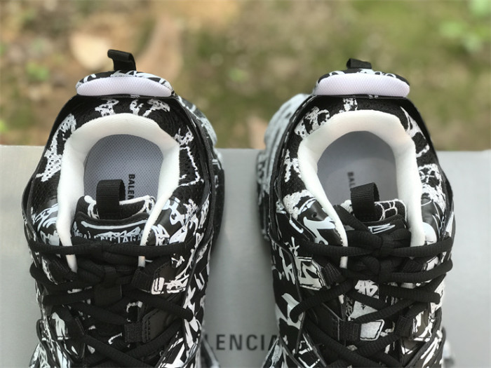 B 17FW Tripe-S High End Sneaker-379