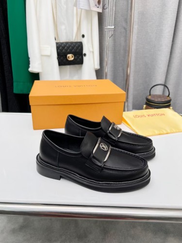 LV Women Shoes 1：1 Quality-813
