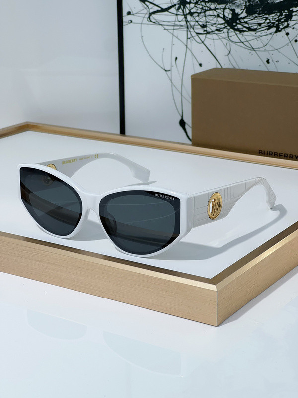 Burberry Sunglasses AAAA-2415