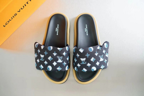 LV women slippers AAA-366