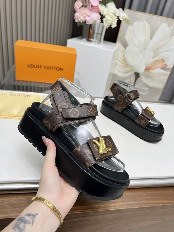 LV women Sandals 1:1 Quality-711