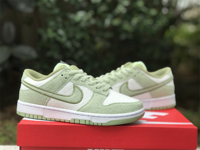 Authentic Nike Dunk Low SE “Honeydew”