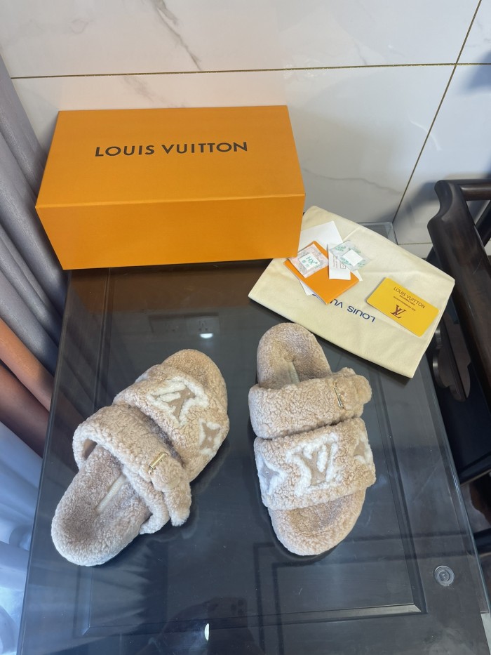 LV women Sandals 1：1 Quality-494