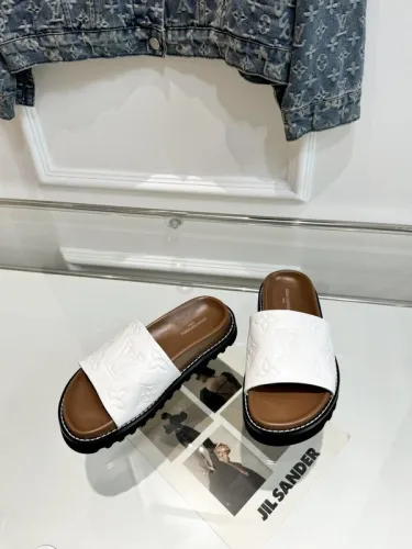 LV women Sandals 1：1 Quality-728