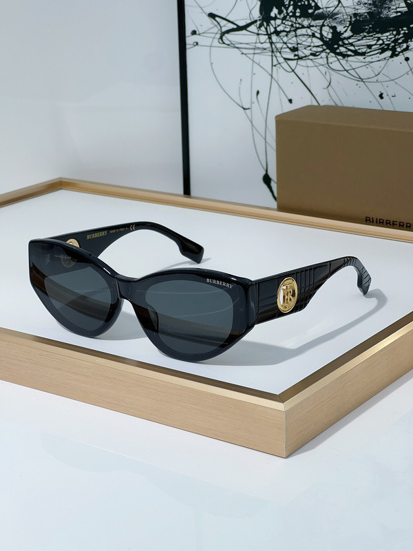 Burberry Sunglasses AAAA-2411