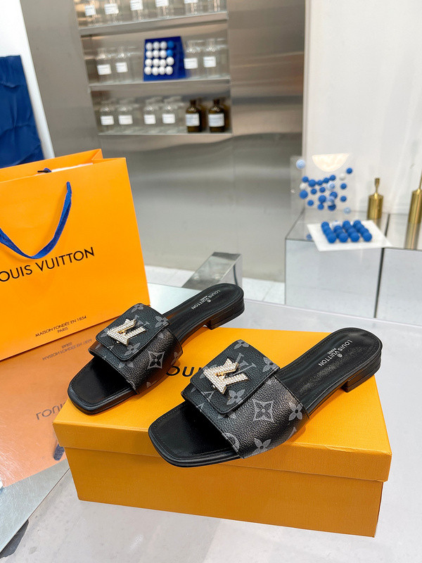 LV women Sandals 1:1 Quality-530