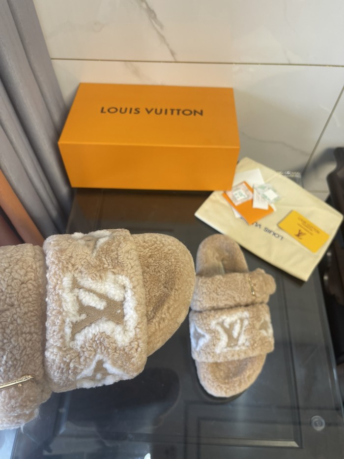 LV women Sandals 1：1 Quality-494