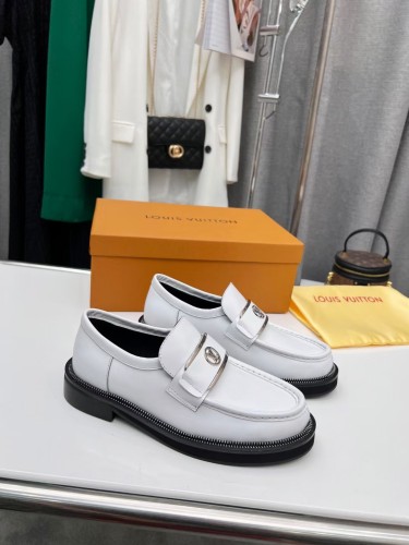 LV Women Shoes 1：1 Quality-811