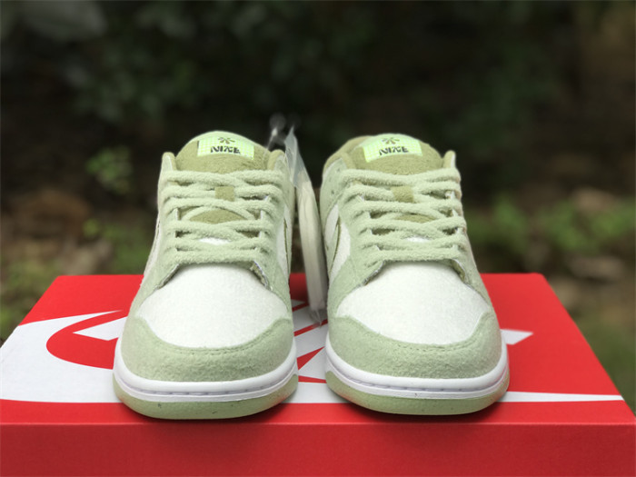 Authentic Nike Dunk Low SE “Honeydew”