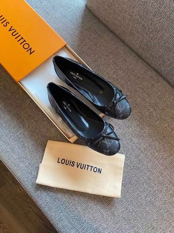 LV Women Shoes 1:1 Quality-806